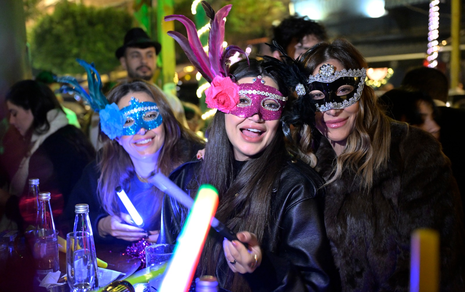 ليلة رأس السنة في مار مخايل والجميزة أجواء صاخبة وأمل بعام أفضل